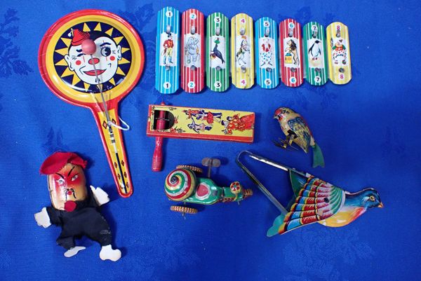 A TINPLATE CLOWN NOISEMAKER TOY