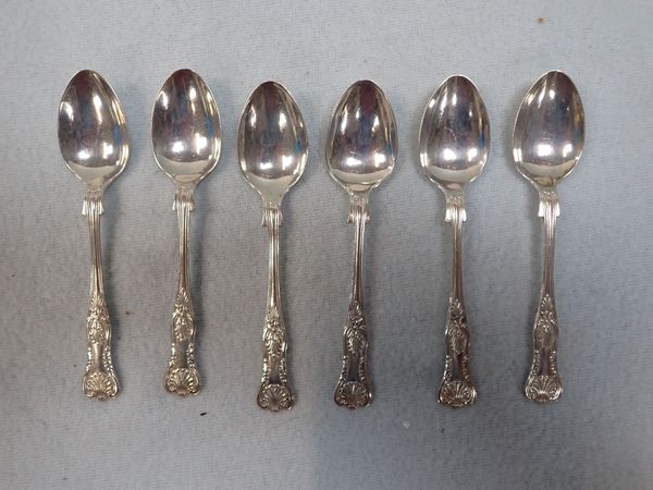 A SET OF SIX SILVER TEASPOONS