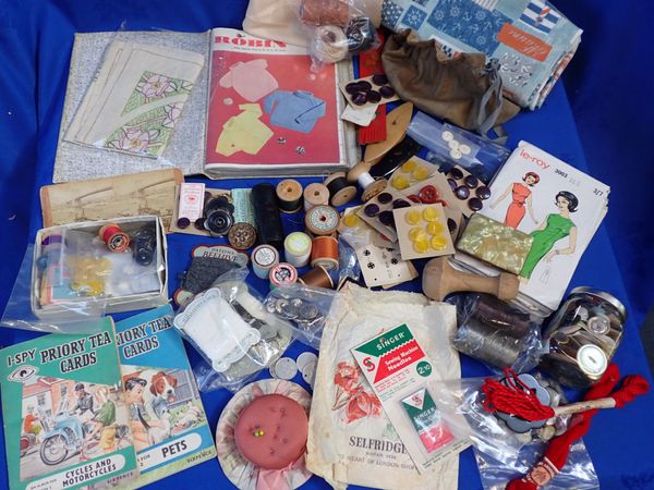 A COLLECTION OF BUTTONS, HABERDASHERY AND OTHER SEWING ITEMS