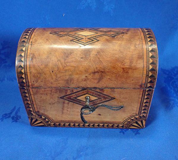 A VICTORIAN WALNUT AND PARQUETRY TEA CADDY