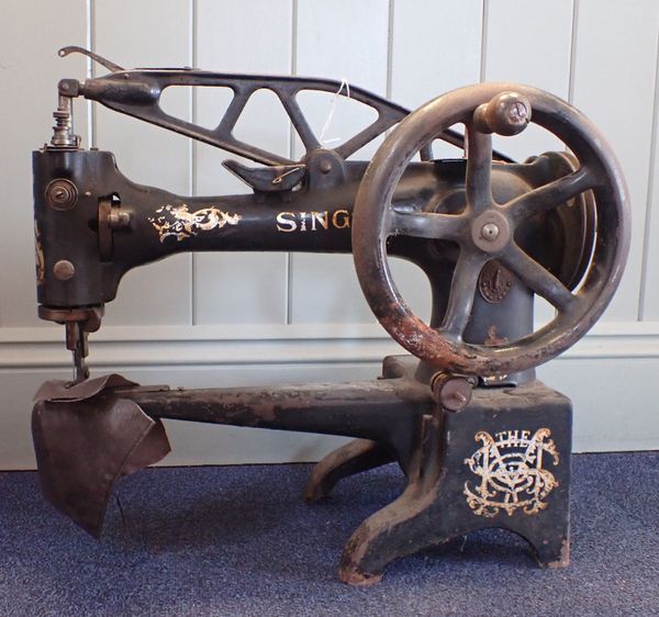 A SINGER LEATHER/SHOEMAKER'S SEWING MACHINE