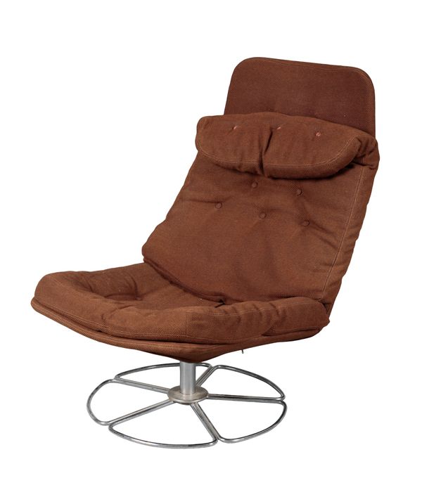 A CONTEMPORARY SWIVEL CHAIR