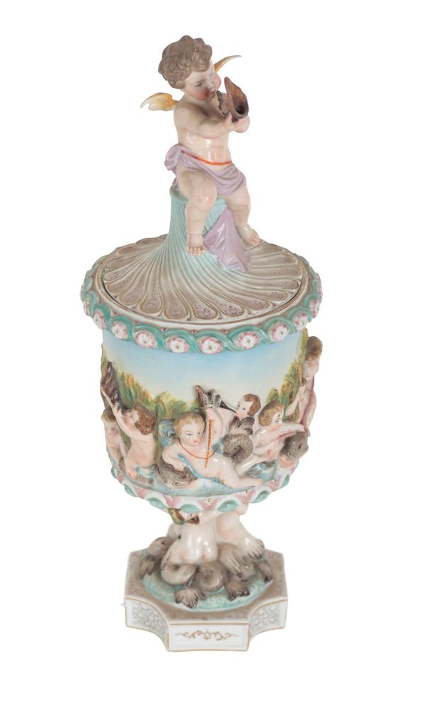 AN EARLY 20TH CENTURY GERMAN PORCELAIN LIDDED URN, POSSIBLY VOLKSTEDT