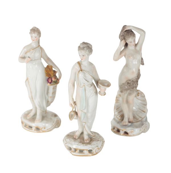 THREE 19TH CENTURY SAMSON PORCELAIN FIGURES INCLUDING THE BIRTH OF VENUS