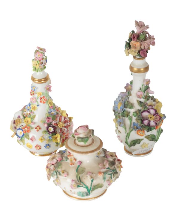 A 19TH CENTURY DERBY FLORAL ENCRUSTED PORCELAIN SCENT BOTTLE