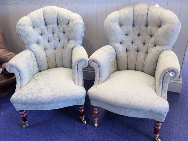 A PAIR OF VICTORIAN STYLE UPHOLSTERED CHAIRS