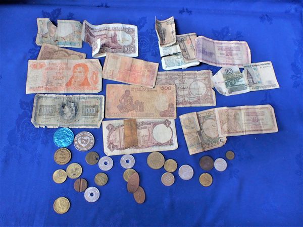 A COLLECTION OF COINS, TOKENS AND BANKNOTES