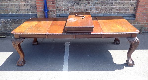 A LARGE EDWARDIAN CHIPPENDALE REVIVAL MAHOGANY DINING TABLE