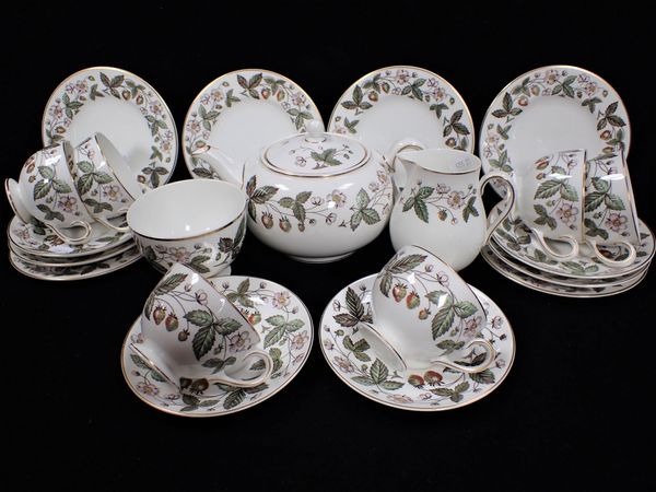 A WEDGWOOD 'STRAWBERRY HILL' TEA SET