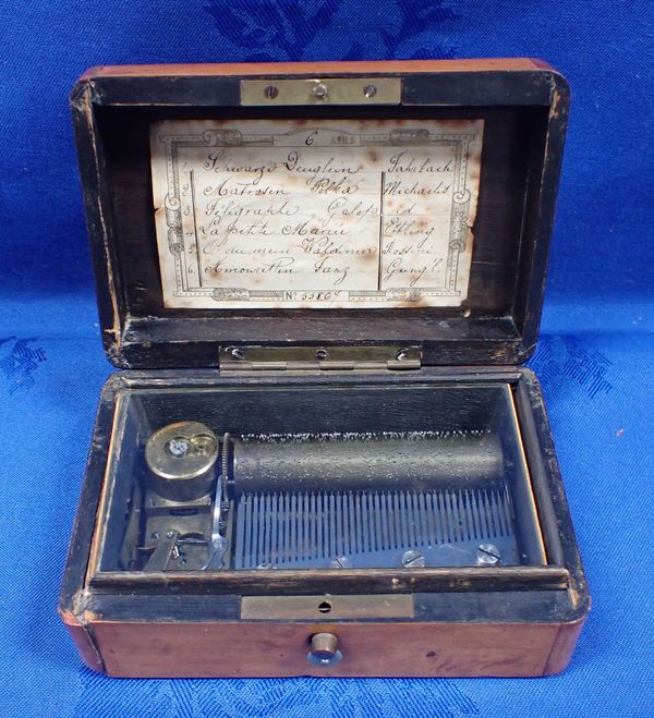 A 19TH CENTUY SIX-AIR MUSIC BOX