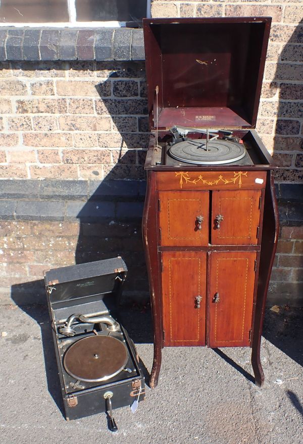 A 'MAYFAIR DELUXE' PORTABLE GRAMOPHONE