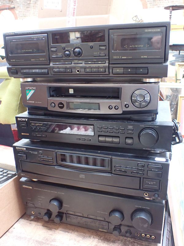 A TECHNICS STEREO CASSETTE DECK RS-TR575