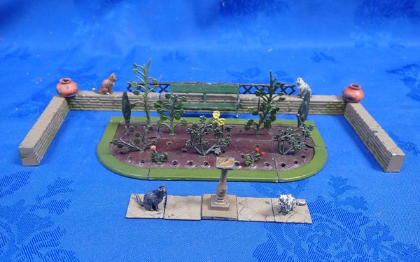 BRITAIN'S MINIATURE GARDENING SET NO.8