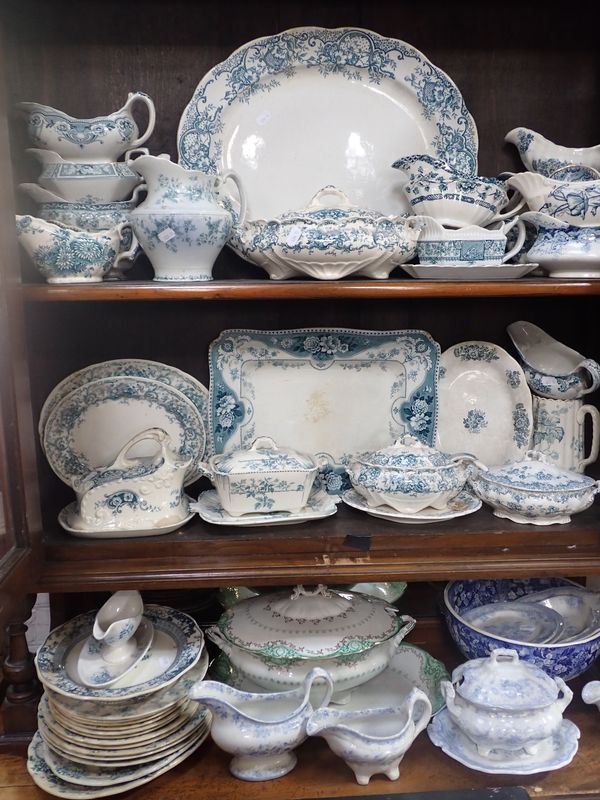 A COLLECTION OF VICTORIAN TRANFER PRINTED DINNER WARE