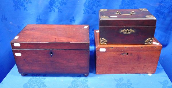 A BALL-FOOTED MAHOGANY JEWELLERY BOX