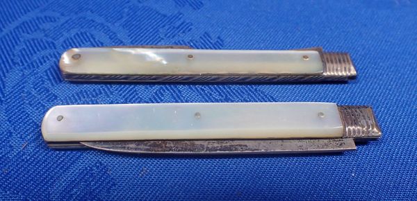 GEORGIAN SILVER AND MOTHER OF PEARL FOLDING FRUIT KNIFE AND FORK