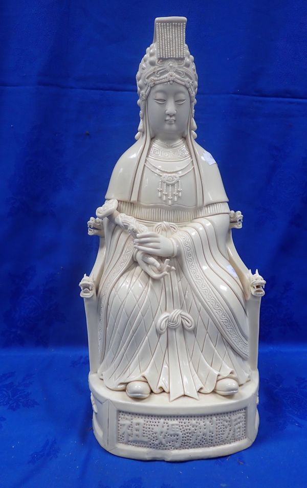 A LARGE BLANC DE CHINE SEATED FIGURE OF GUANYIN, HOLDING A SCEPTRE