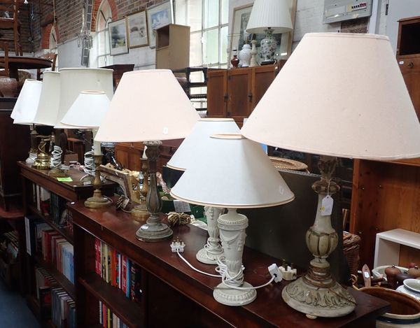 A LARGE COLLECTION OF TABLE LAMPS