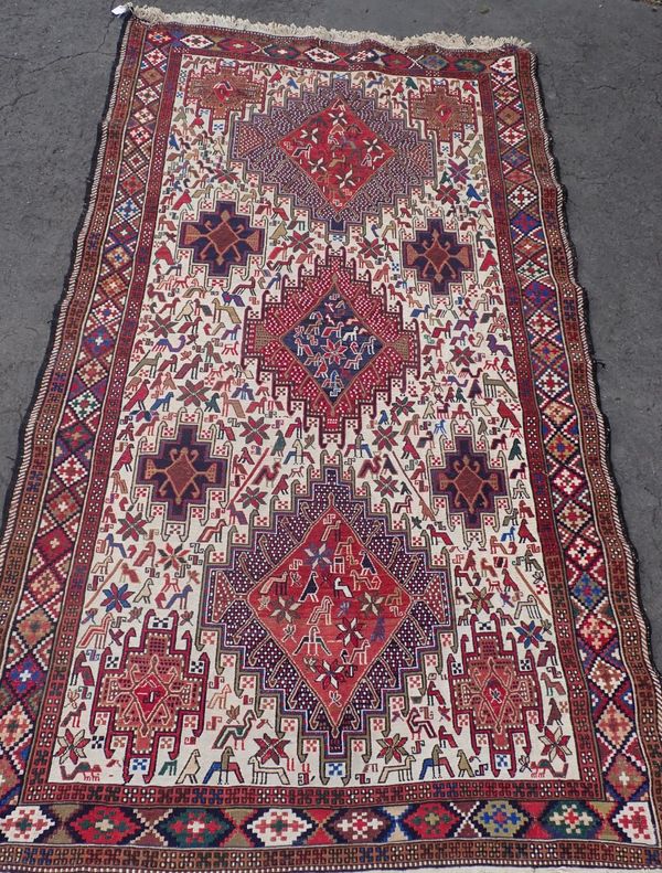 A MODERN SOUMAKH RUG, CREAM GROUND