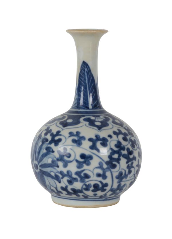 A CHINESE BLUE AND WHITE BOTTLE VASE