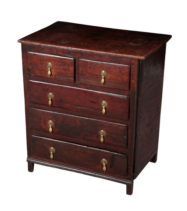 AN OAK BEDSIDE CHEST OF DRAWERS