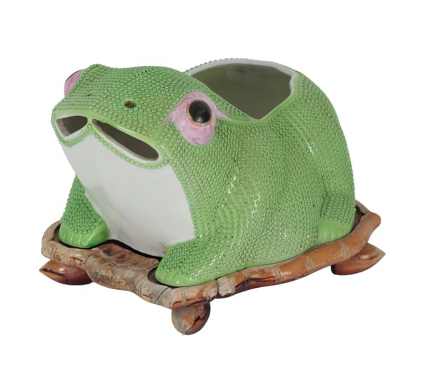 A CHINESE PORCELAIN PLANTER OF FROG FORM