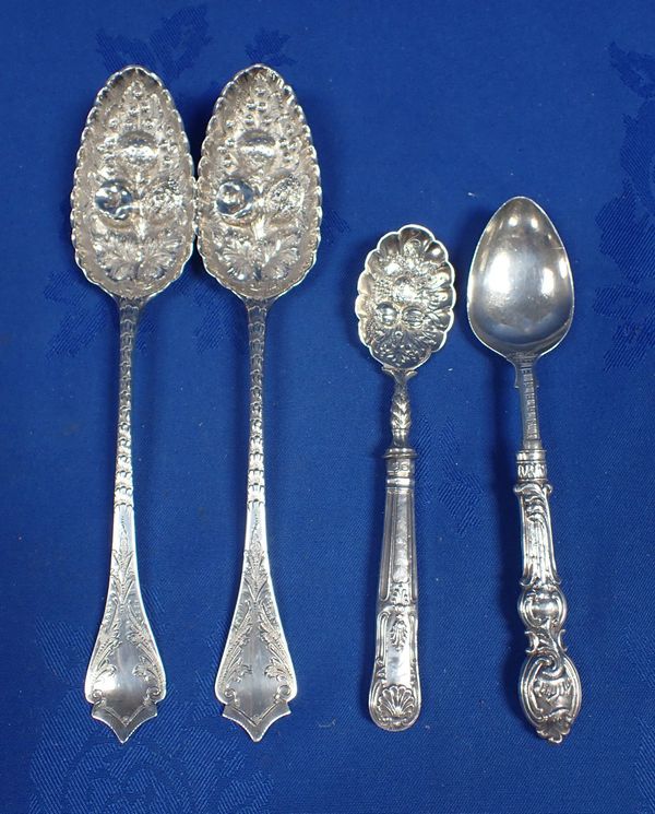 A PAIR OF WILLIAM IV SILVER BERRY SPOONS