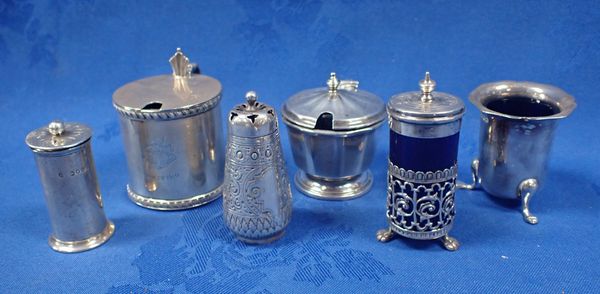 AN EDWARDIAN SILVER MUSTARD POT