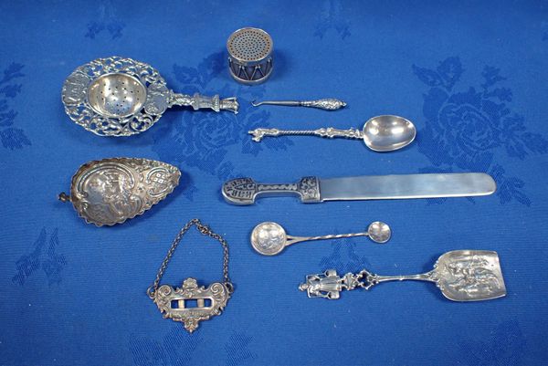 A COLLECTION OF FOREIGN MARKED WHITE METAL ITEMS