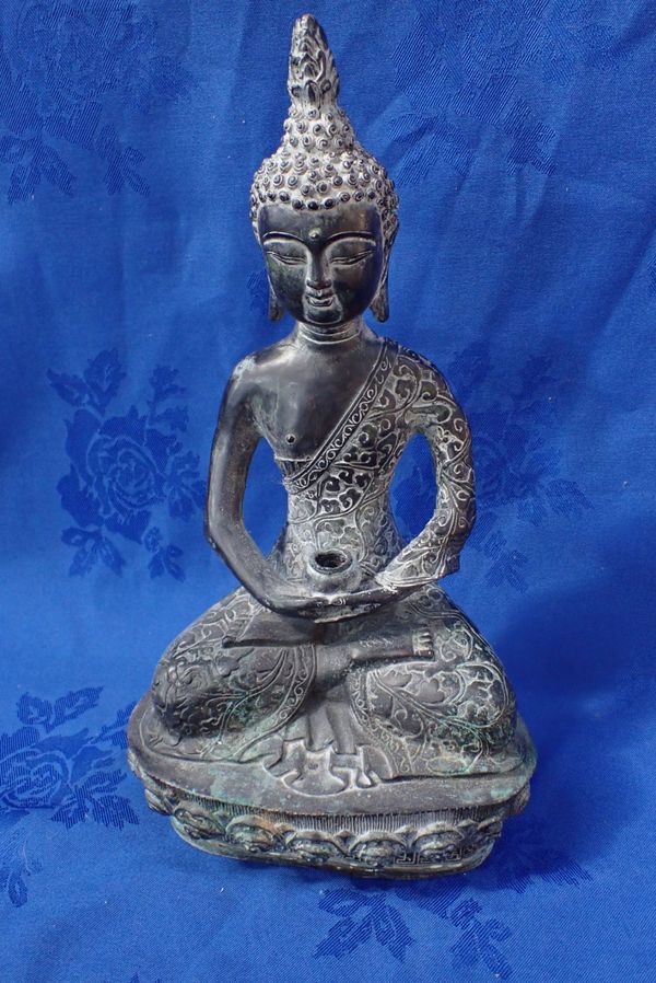 A PATINATED BRONZE BUDDHA