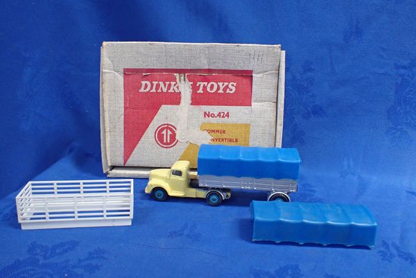 A DINKY TOYS NO.424, COMMER CONVERTIBLE ARTICULATED TRUCK