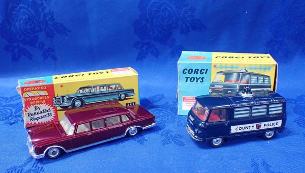 A CORGI TOYS NO.247, MERCEDES BENZ 600 PULLMAN