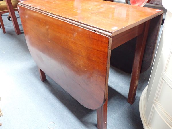 A MAHOGANY DROP-LEAF DINING TABLE