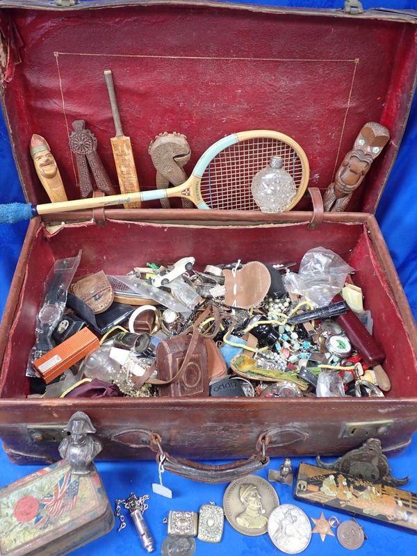 A VINTAGE LEATHER SUITCASE, CONTAINING MIXED SUNDRIES