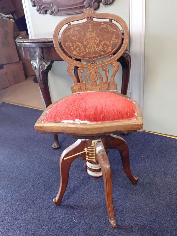 A LATE VICTORIAN ADJUSTABLE MUSIC STOOL