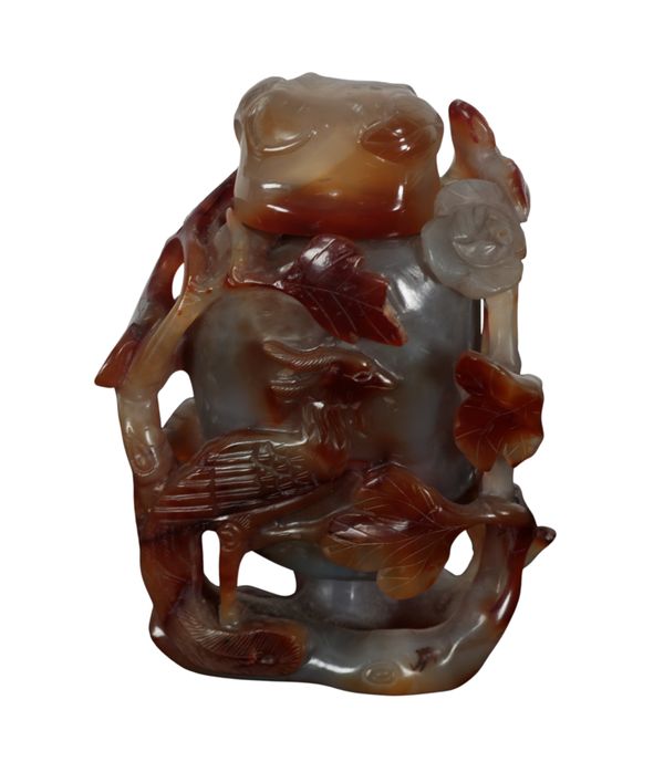 A CHINESE AGATE VASE AND COVER