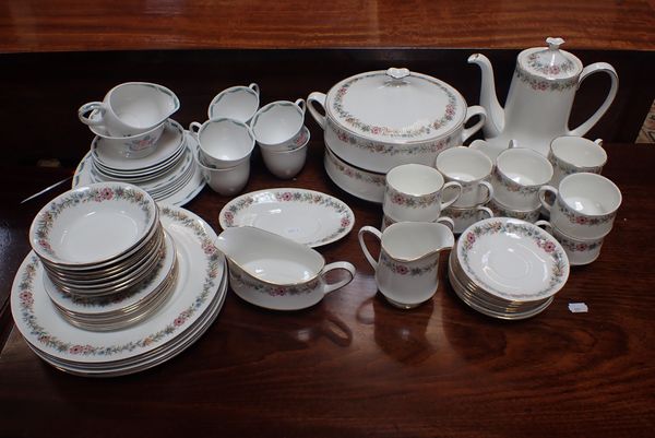 A PARAGON 'BELINDA' TEA AND DINNER SERVICE