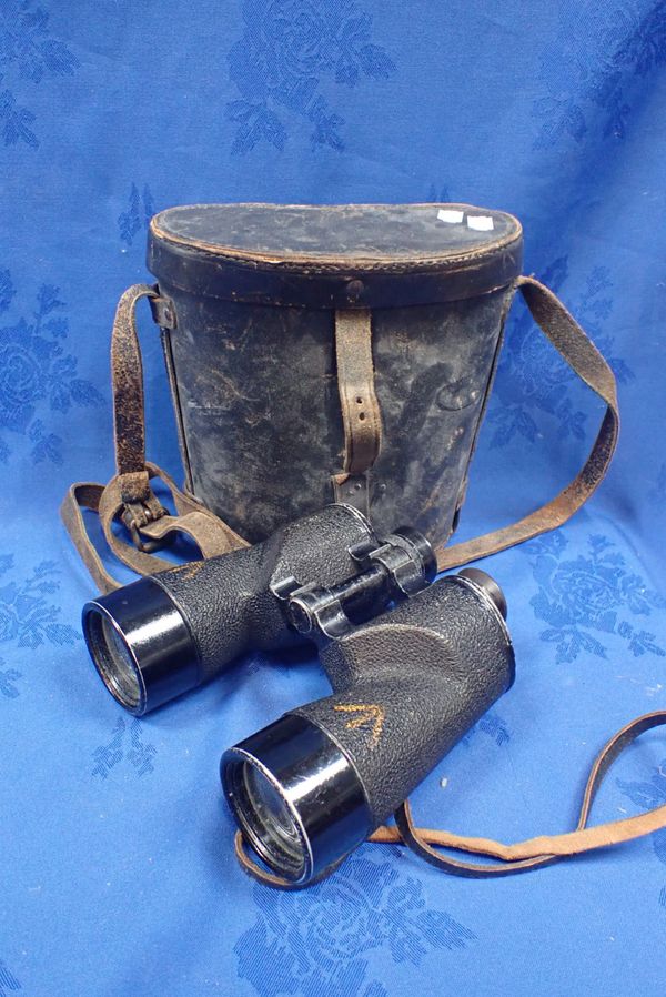 A PAIR OF US NAVY MRK 1 7X50 BINOCULARS BY BAUSH & LOMB