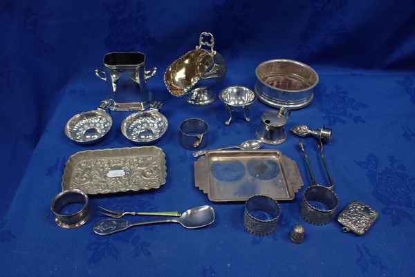 A COLLECTION OF SMALL SILVER PLATED ITEMS