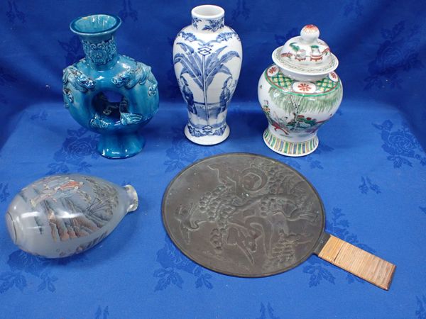 AN ASIAN METAL HAND MIRROR, REVERSE PAINTED BOTTLE