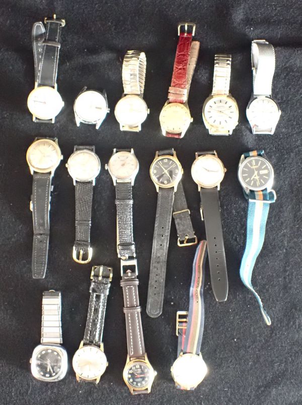 A COLLECTION OF AUTOMATIC AND MANUAL WIND WRISTWATCHES