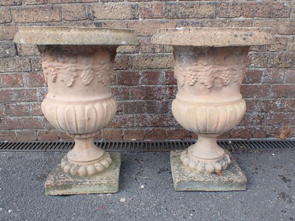 A PAIR OF NEOCLASSICAL STYLE GARDEN URNS