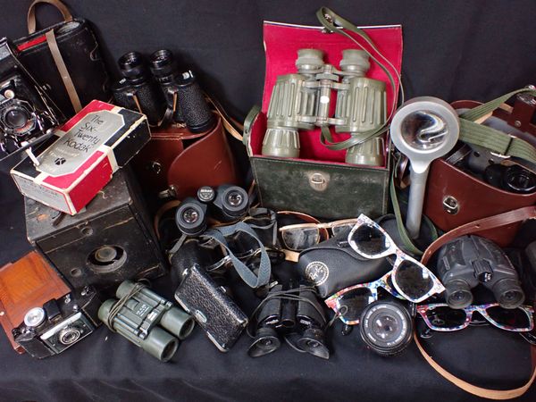 A BOXED SIX-TWENTY KODAK CAMERA, ZEISS 8 X 30 BINOCULARS