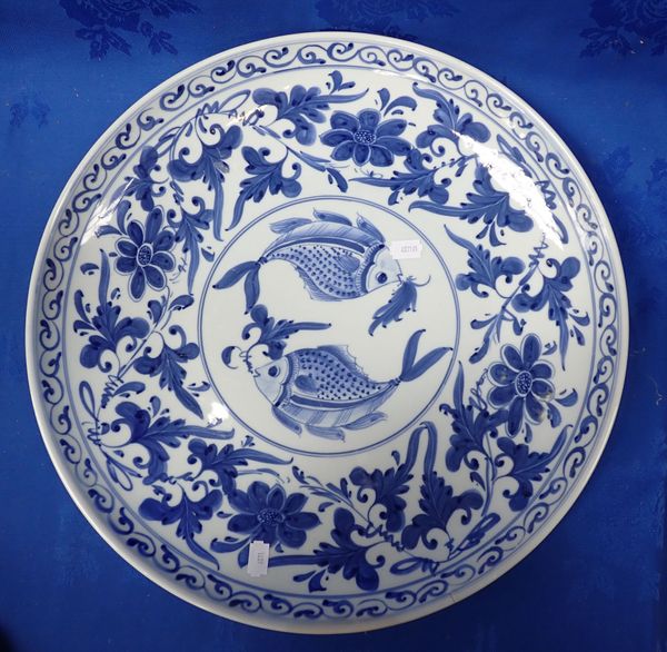 A LARGE CHINESE BLUE AND WHITE DISH