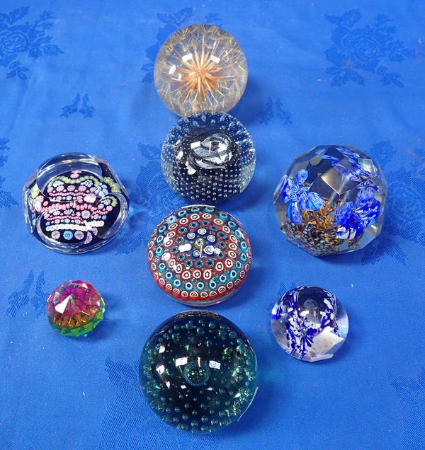 A SMALL COLLECTION OF PAPERWEIGHTS