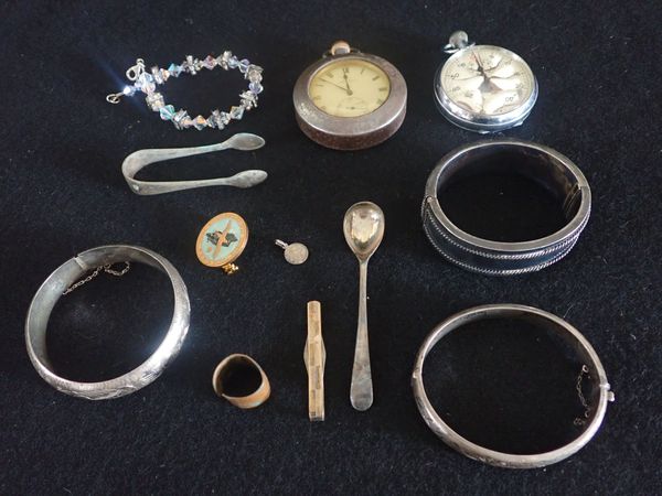 QUANTITY OF SILVER JEWELLERY AND COSTUME JEWELLERY