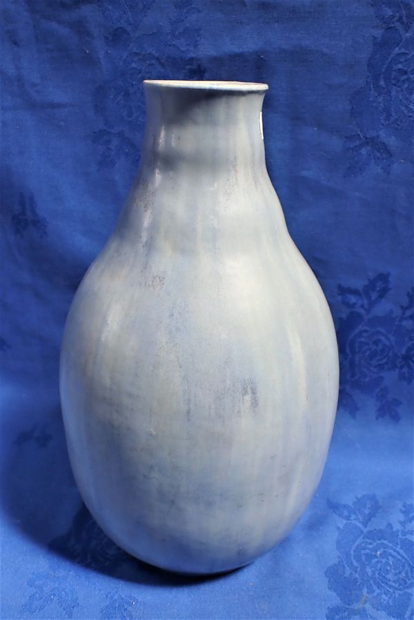 (collect) A BLUE GLAZED POTTERY VASE