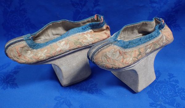 A PAIR OF CHINESE EMBROIDERED SHOES