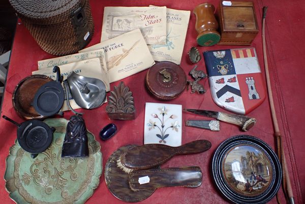 A SHORT KNIFE IN SCABBARD, VINTAGE TAPE MEASURE, AN ARMORIAL PLAQUE