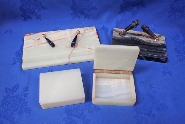 A PAIR OF ASPREY STYLE WHITE ONYX TABLE BOXES WITH SILVER GILT HINGES